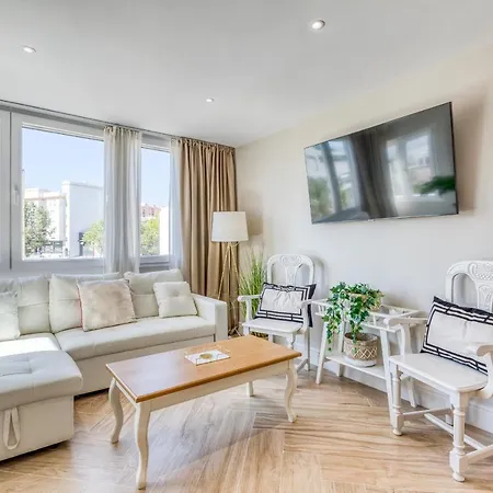 Hanami Avenida De Espana Classic Apartment